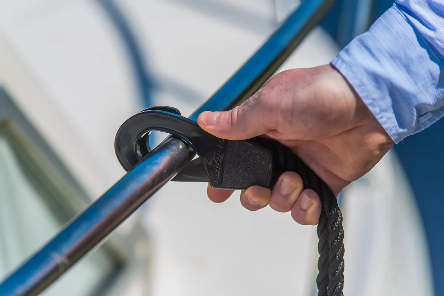 – 32 - The Original Single Handed Boat Fender Hanger - Made from UV Resistant Plastic - Sold in Pairs