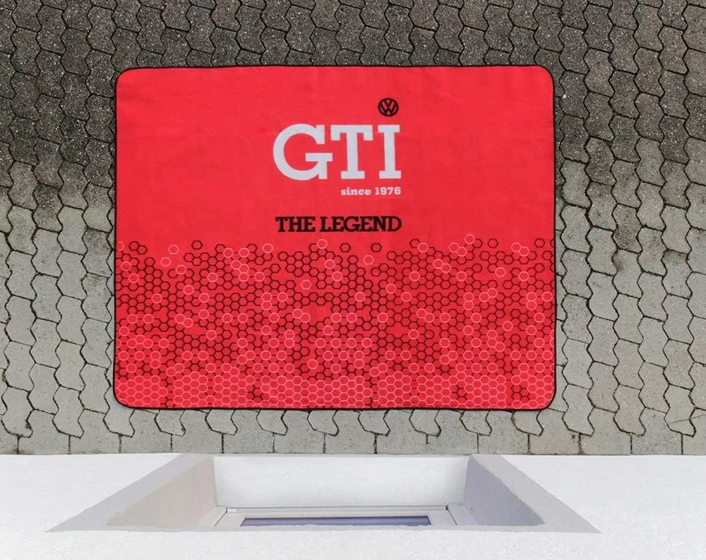 BRISA VW Collection - Volkswagen Picnic Cuddle Throw Blanket GTI (GTI The Legend/Red/200x150cm/59x78.7 in.)