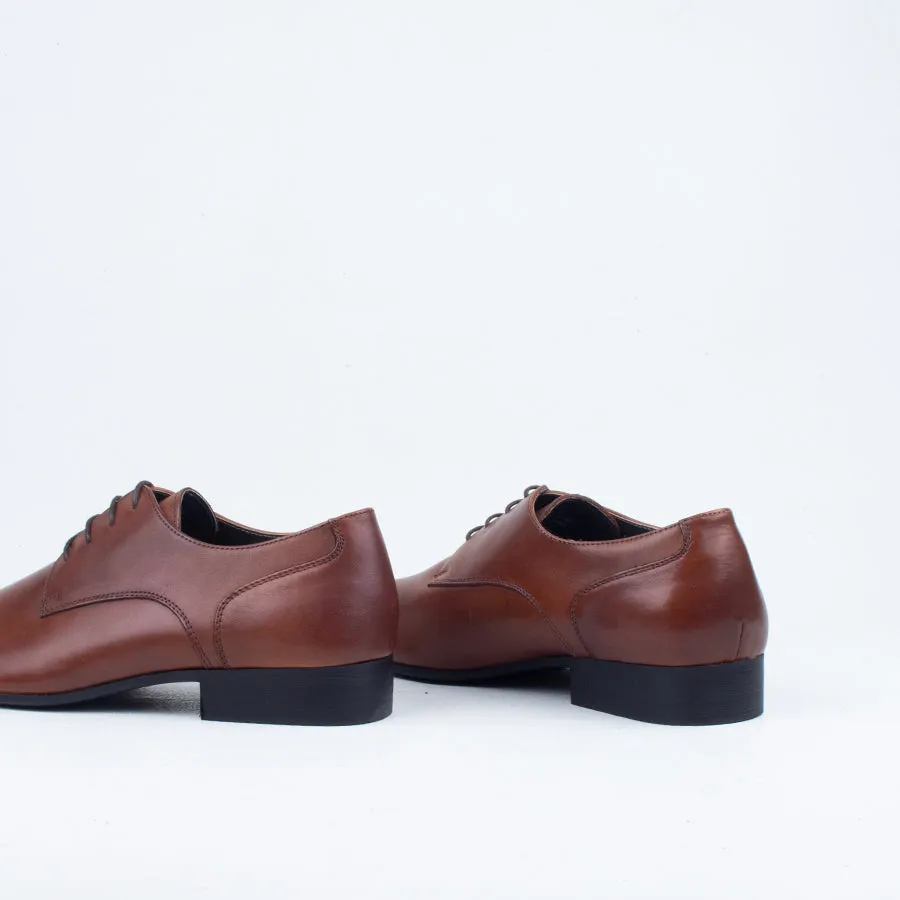 Grand Lace Up