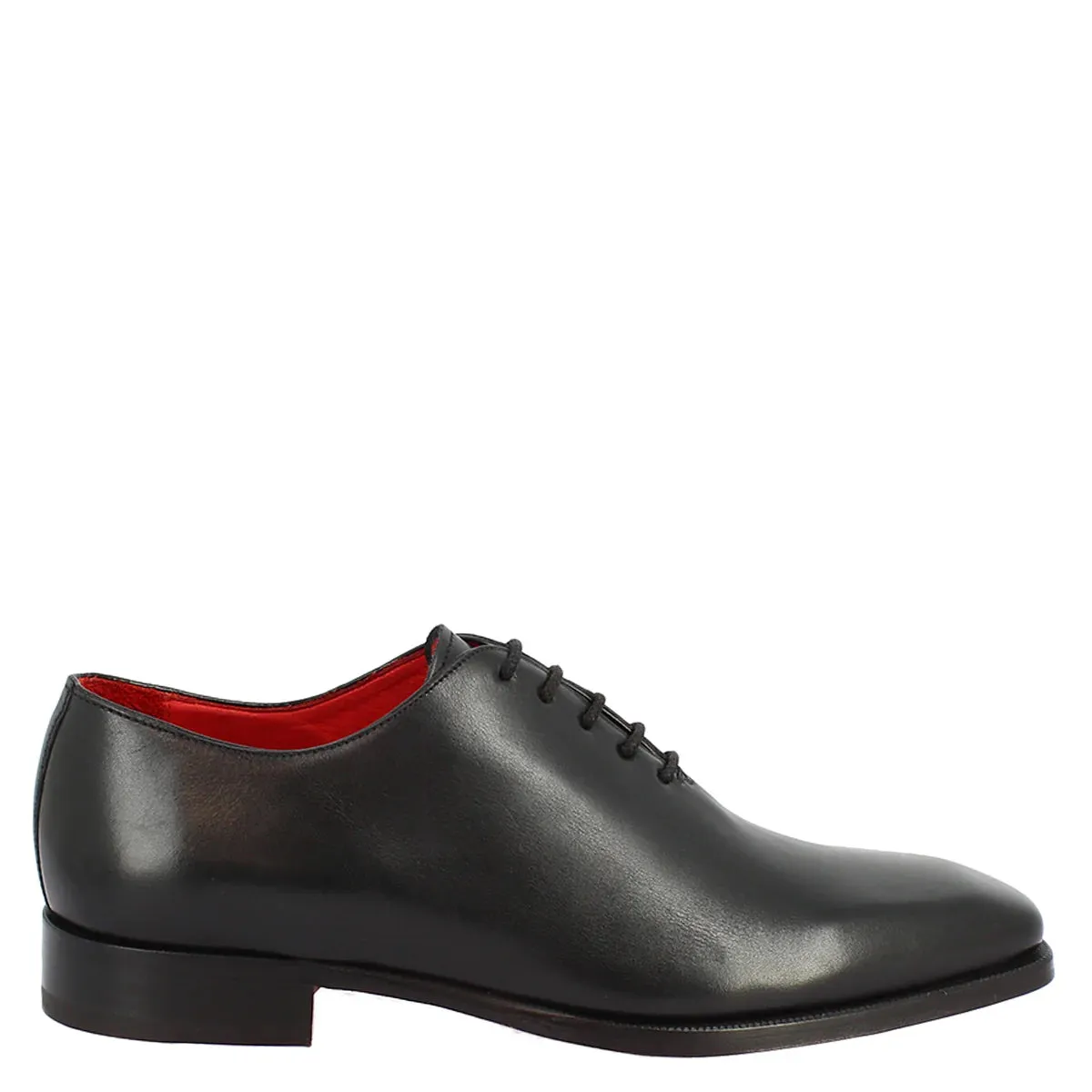 Handmade lace-up shoes in black leather