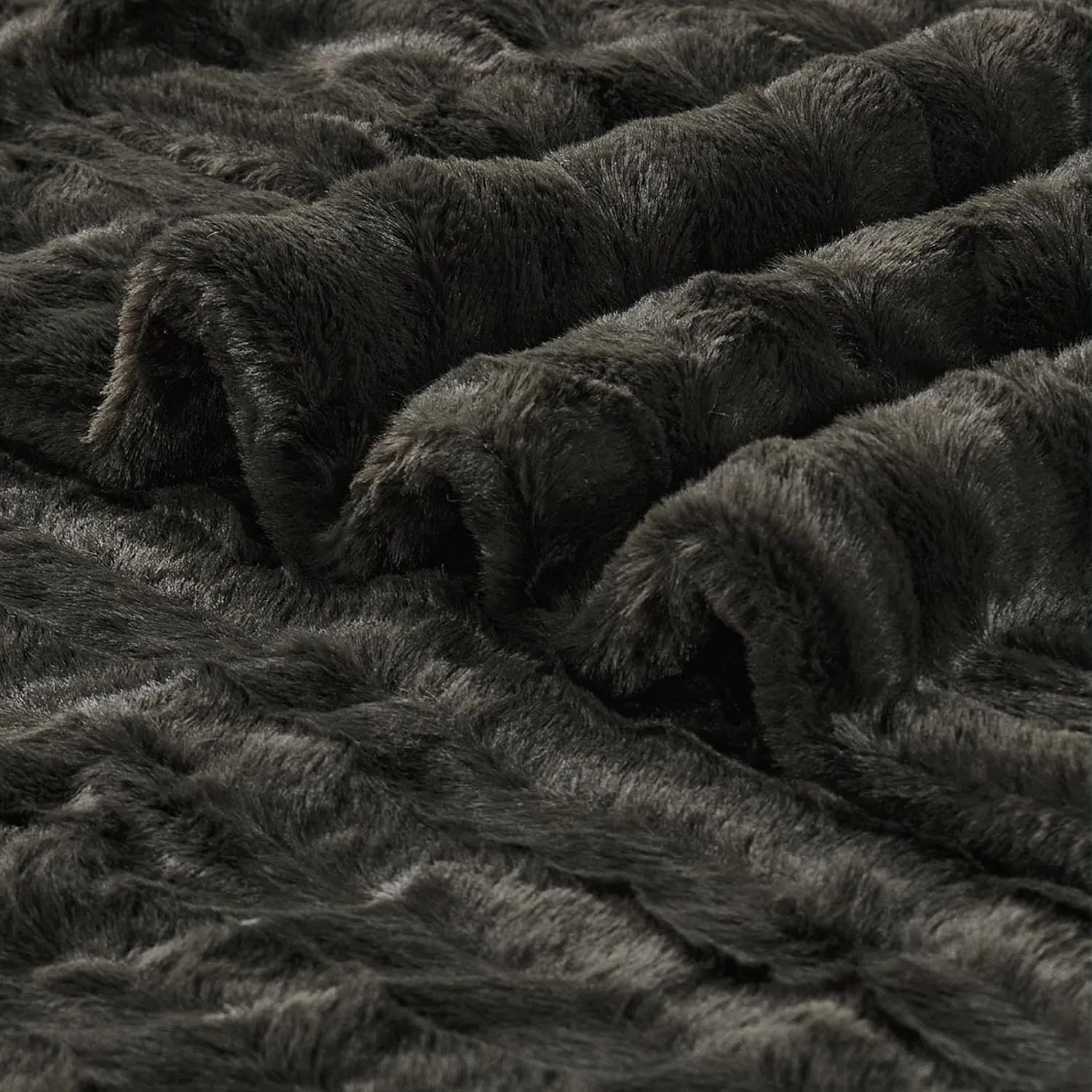 Home Soft Things Derby Double Sided Faux Fur Throw Blanket, Chocolate, 50'' x 60'', Super Soft Comfy Fluffy Plush Bed Couch Cover for All Year Round Accent Home Decoration