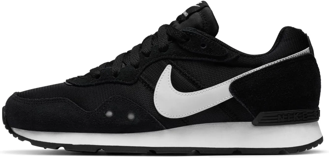 Nike Low-Top Sneakers Women's Shoe, Black White Black, 5.5