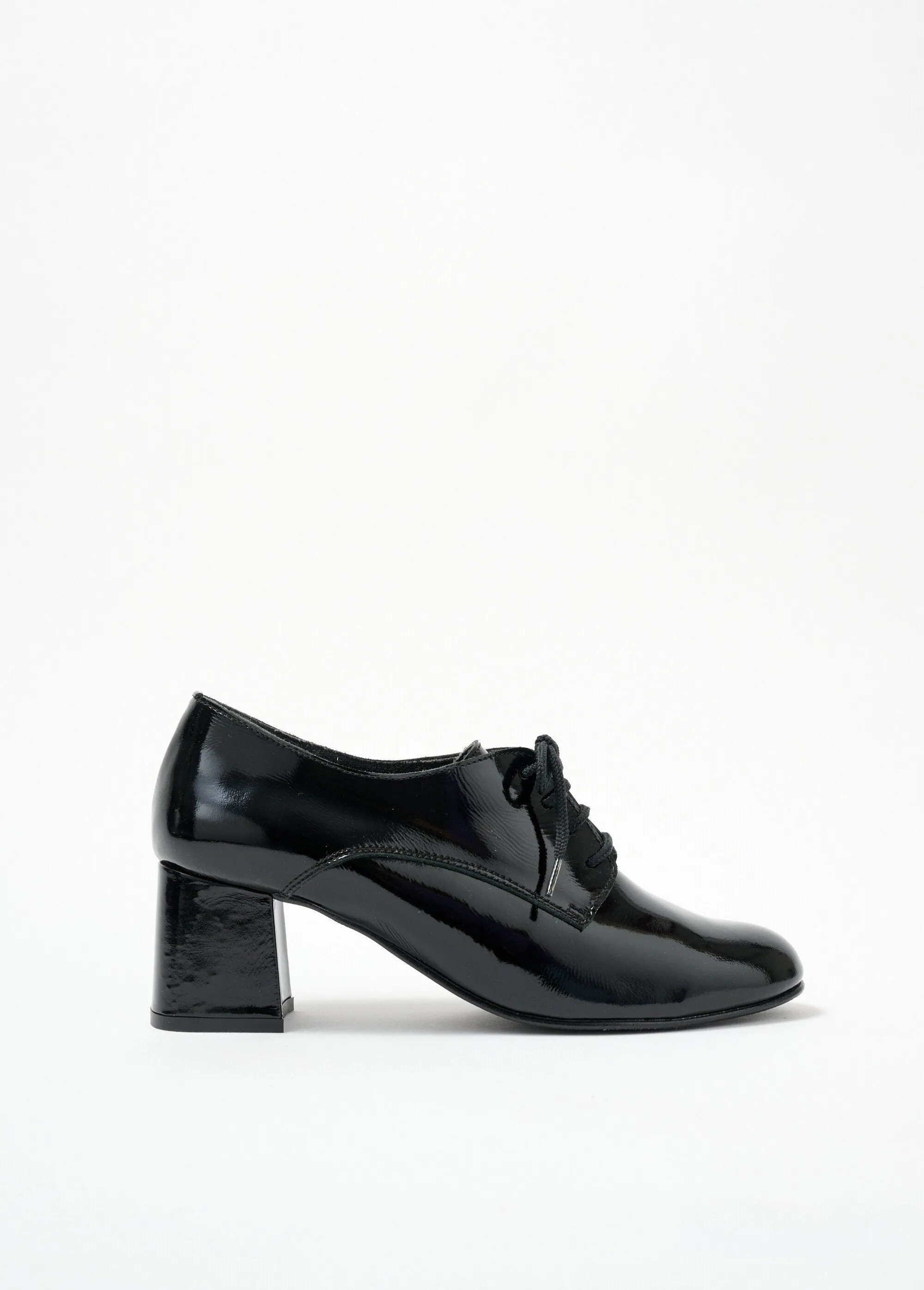 Patent leather lace-up Derbies with comfort width heels