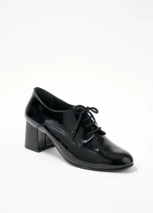 Patent leather lace-up Derbies with comfort width heels